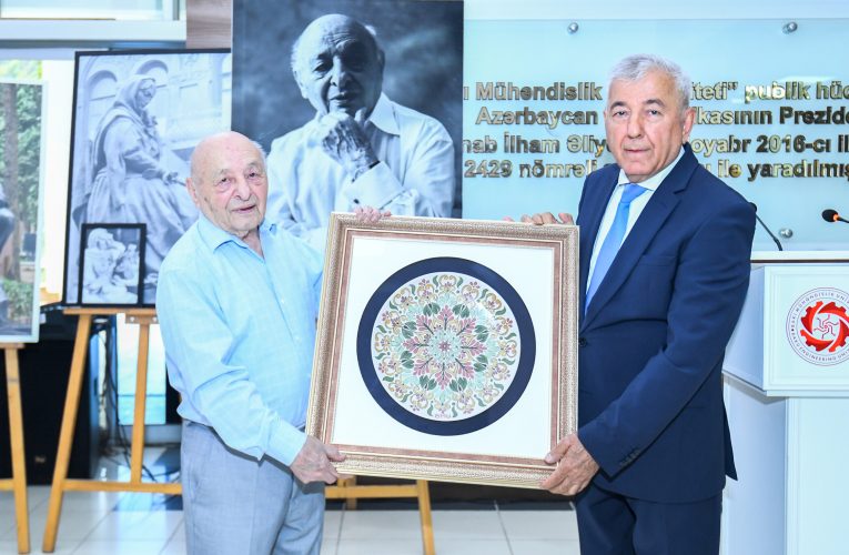 Aktual
                                                
                                                    Bu gün, 15:35                                                
                                            
                                            
                                                
BMU-da Ömər Eldarovun yaradıcılığına həsr olunmuş sərgi keçirilib – FOTOLAR