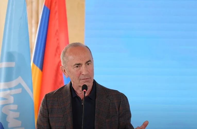 “Bir telefon zəngi ilə həll edərdim” – Köçəryan müharibədən danışdı