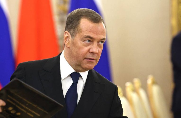 Aktual
                                                
                                                    1 İyun 2026, 17:16                                                
                                            
                                            
                                                
Medvedev Paşinyanı ölümlə HƏDƏLƏDİ