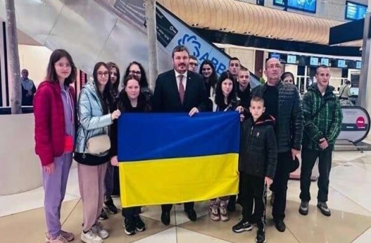 Daha 30 ukraynalı uşaq Azərbaycana gətirildi