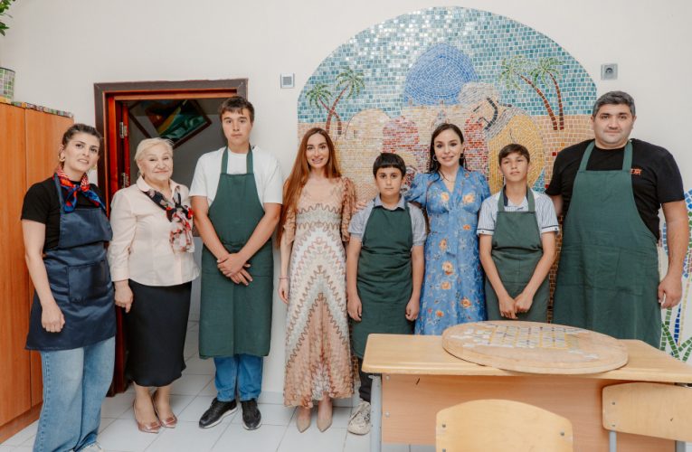Leyla və Arzu Əliyevalar internat məktəbində olublar – FOTOLAR