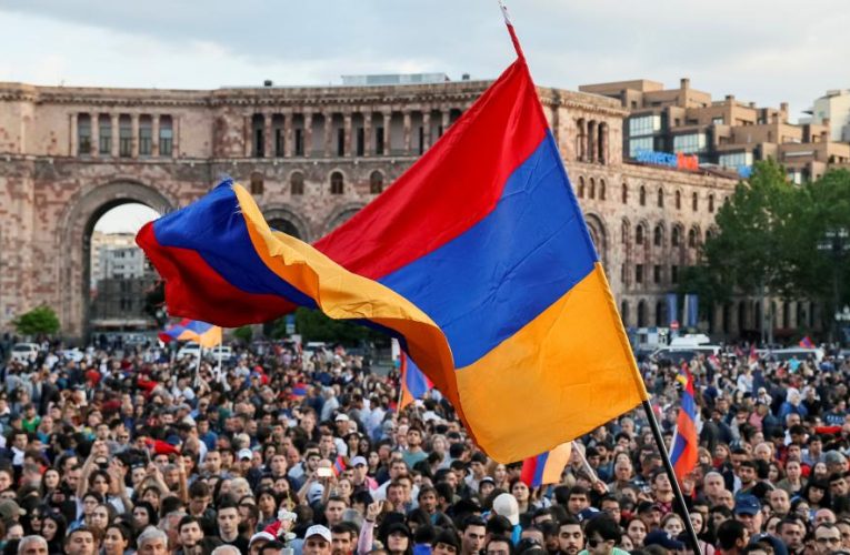 Ermənistanda gərgin mübarizə: revanşistlər Paşinyana qarşı birləşir