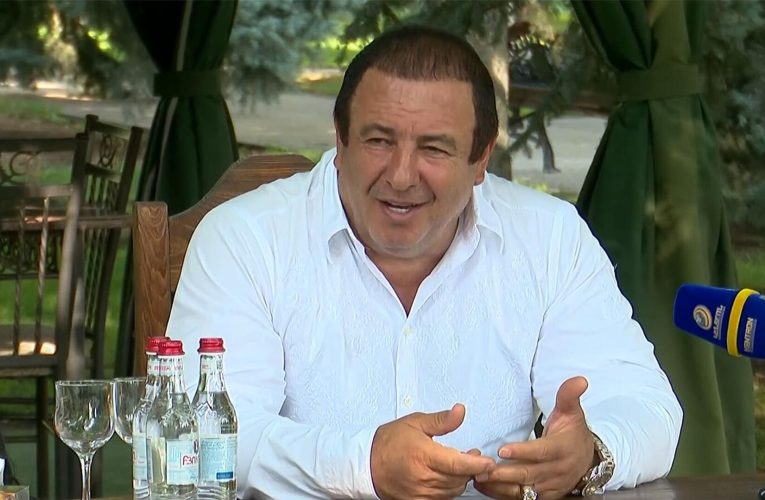 Tsarukyan vergidən yayınmaqda ittiham olunur