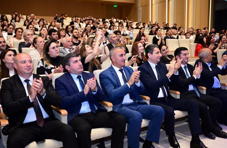 Aktual
                                                
                                                    Bu gün, 09:51                                                
                                            
                                            
                                                
Xankəndidə ilk Qurtuluş Günü konserti – FOTO