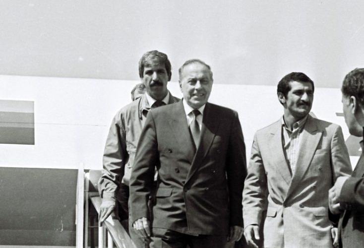 Heydər Əliyev 3 strateji qərarla Azərbaycanı xilas etdi – Xarici politoloqlar