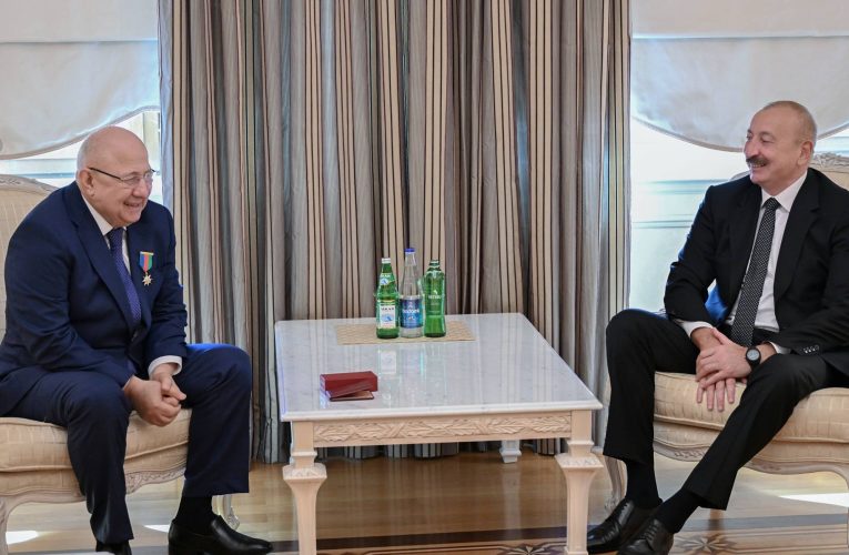 Prezident UNEC-in Dərbənd filialının direktoruna “Dostluq” ordenini təqdim etdi