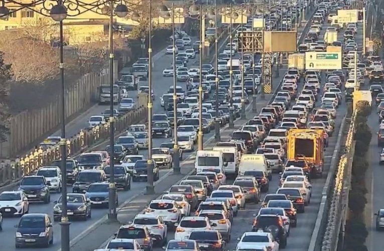 Paytaxtın dörd əsas yolunda tıxac var