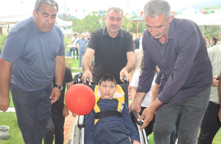 Aktual
                                                
                                                    Bu gün, 11:54                                                
                                            
                                            
                                                
Ağdərədə şəhid ailələri yeni məkanda oldular – FOTO