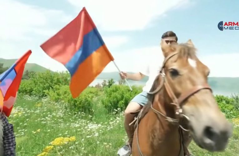 Məşhur UFC döyüşçüsü Arsax bayrağını götürmür – VİDEO