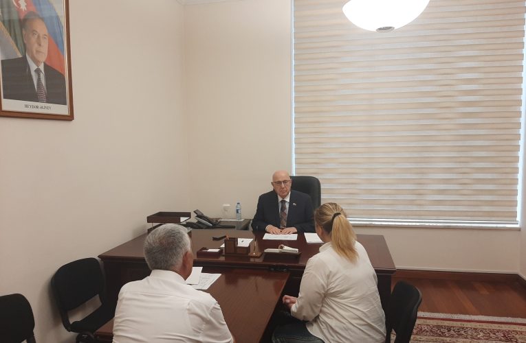 Aktual
                                                
                                                    Bu gün, 14:56                                                
                                            
                                            
                                                
Əhliman Əmiraslanov vətəndaşları qəbul etdi