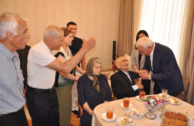 Aktual
                                                
                                                    2 İyul 2026, 16:06                                                
                                            
                                            
                                                
İcra başçısı 100 yaşlı rayon sakinini evində ziyarət etdi – FOTO